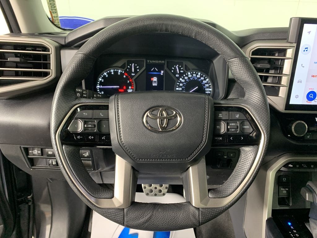 Vehicle photo 19
