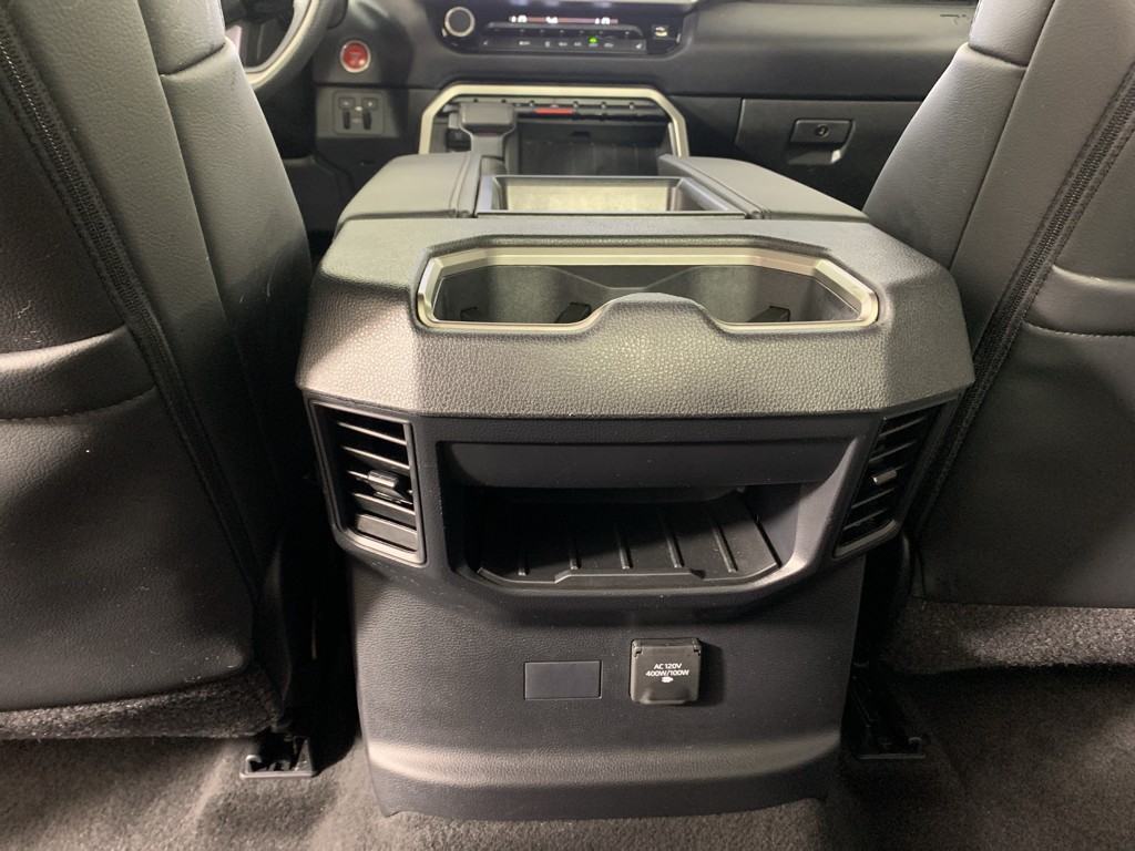 Vehicle photo 31