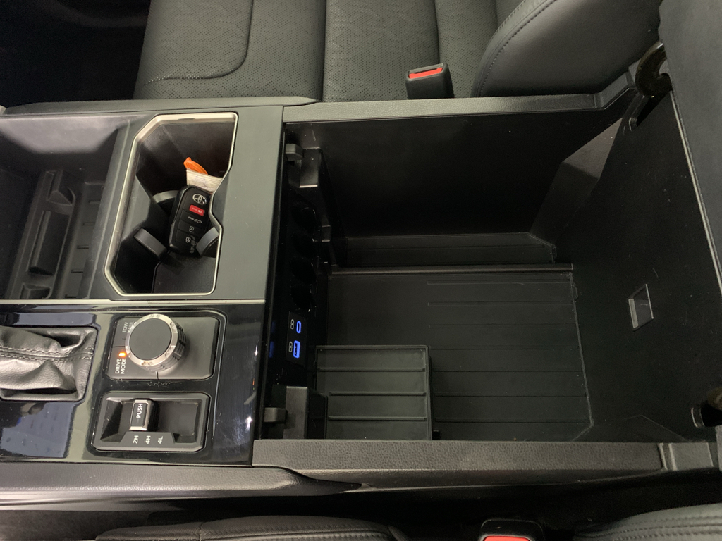 Vehicle photo 27