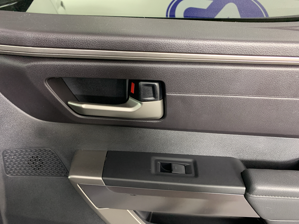 Vehicle photo 34