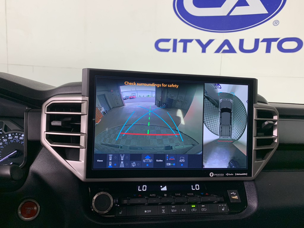 Vehicle photo 25