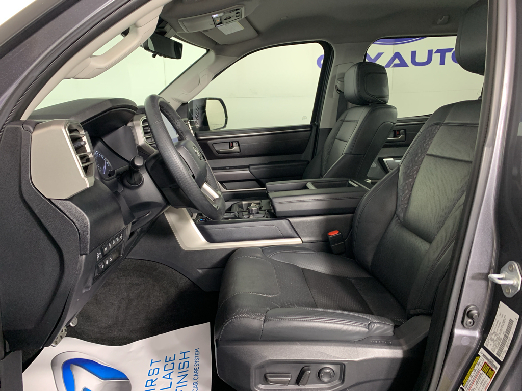 Vehicle photo 14