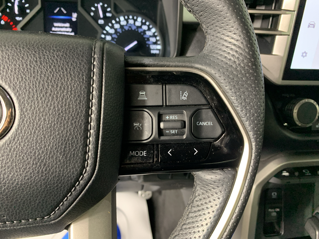 Vehicle photo 18