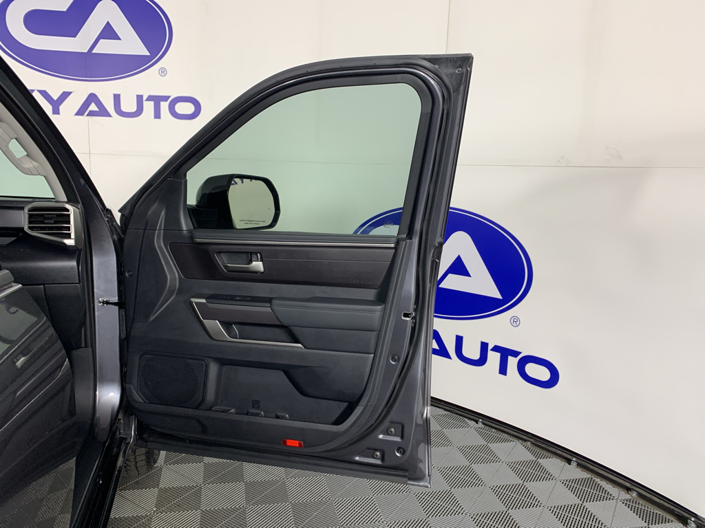 Vehicle photo 36