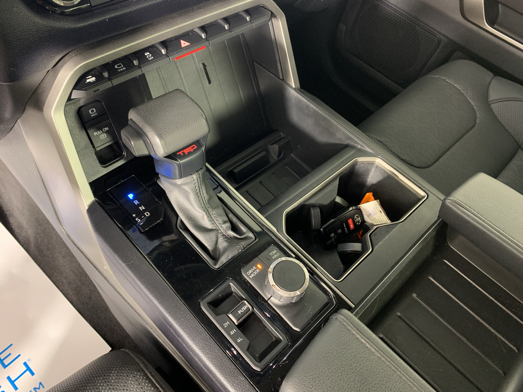 Vehicle photo 23