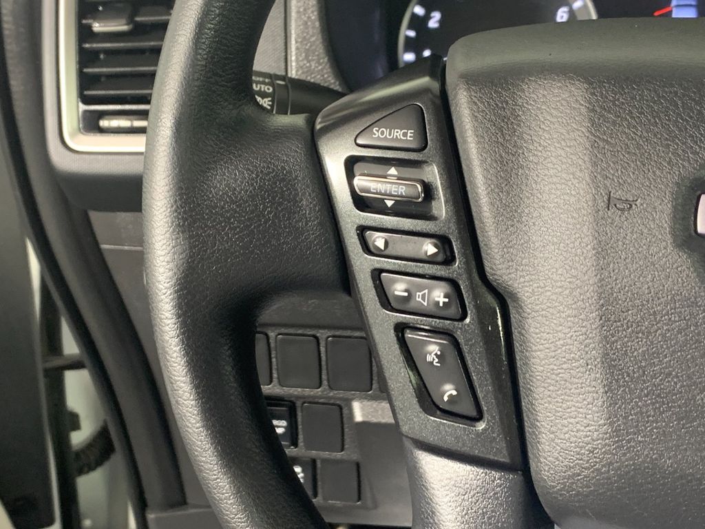 Vehicle photo 17