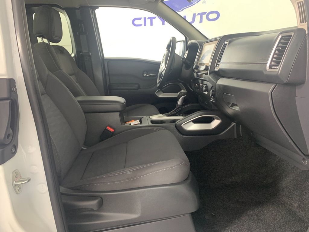Vehicle photo 30