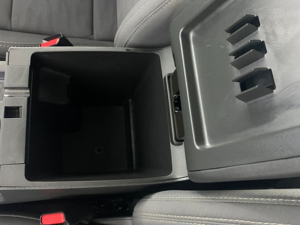 Vehicle photo 27