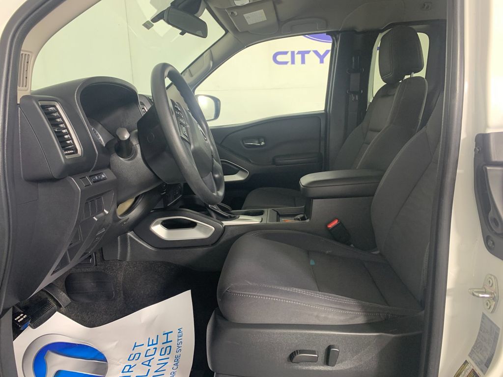Vehicle photo 14