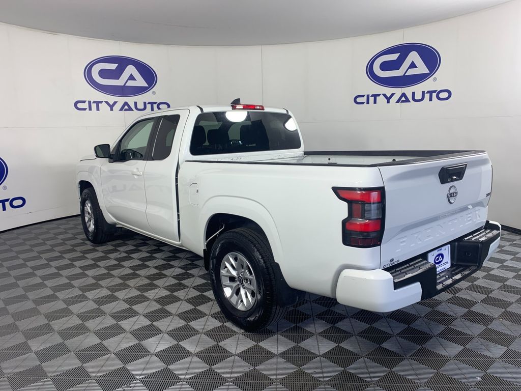 Vehicle photo 5