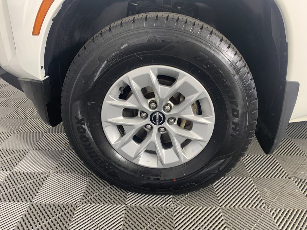 Vehicle photo 9