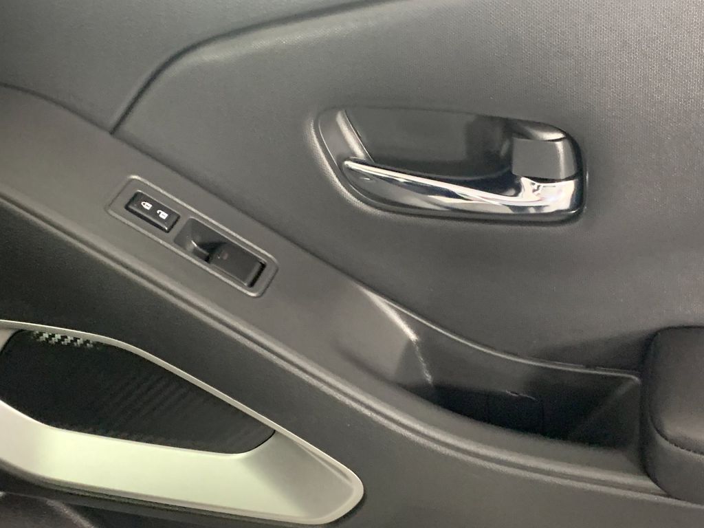 Vehicle photo 29