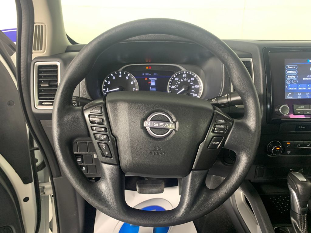 Vehicle photo 19