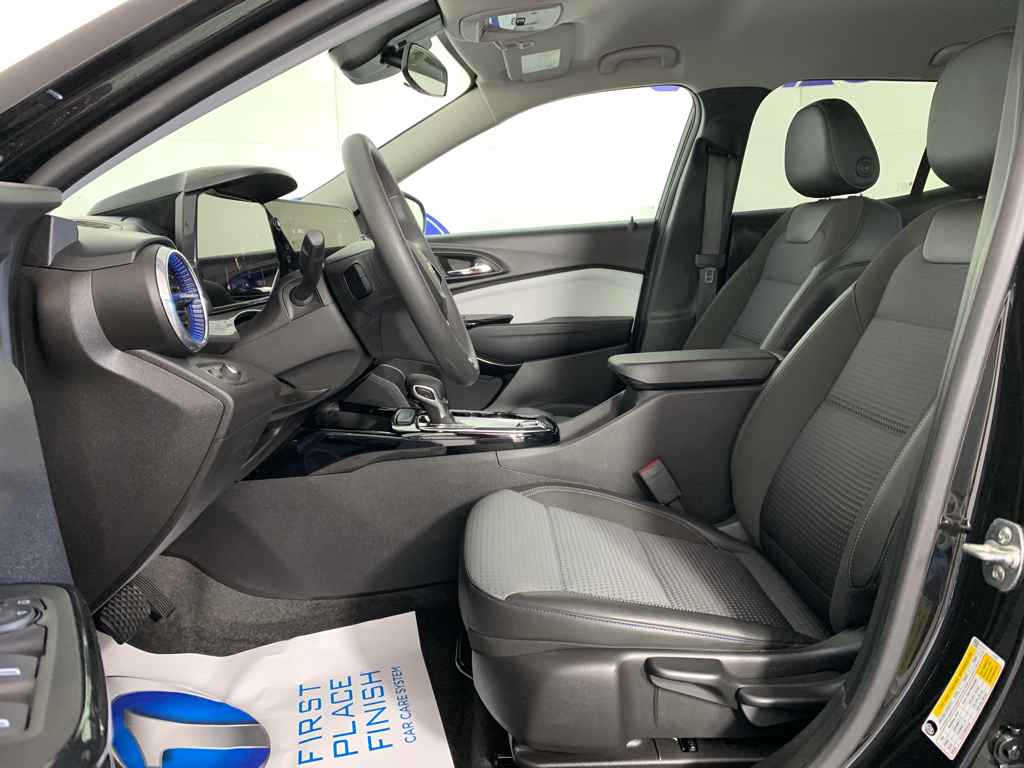 Vehicle photo 15