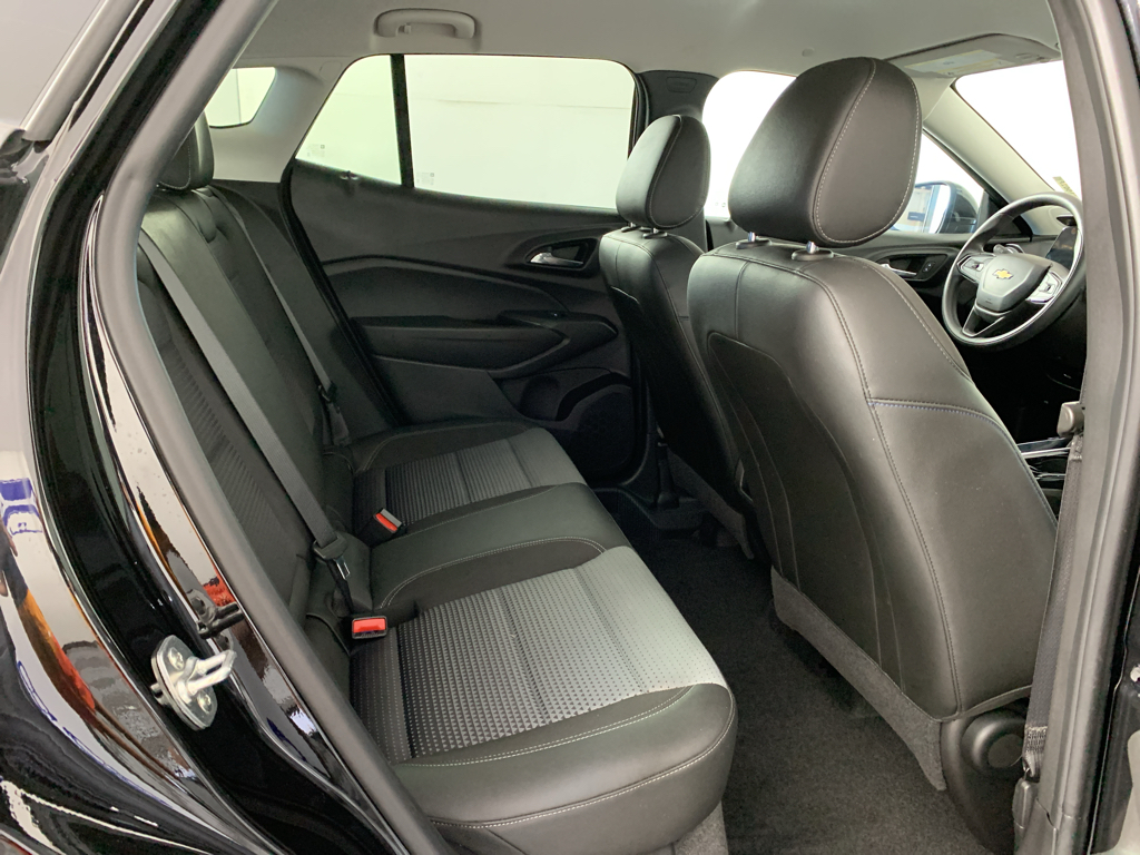 Vehicle photo 37
