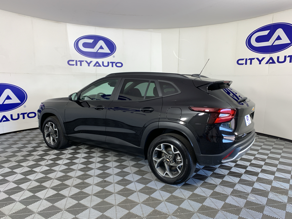 Vehicle photo 5