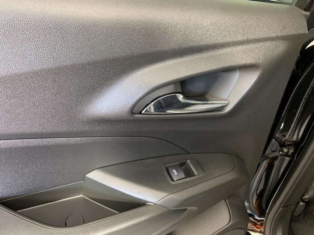 Vehicle photo 30