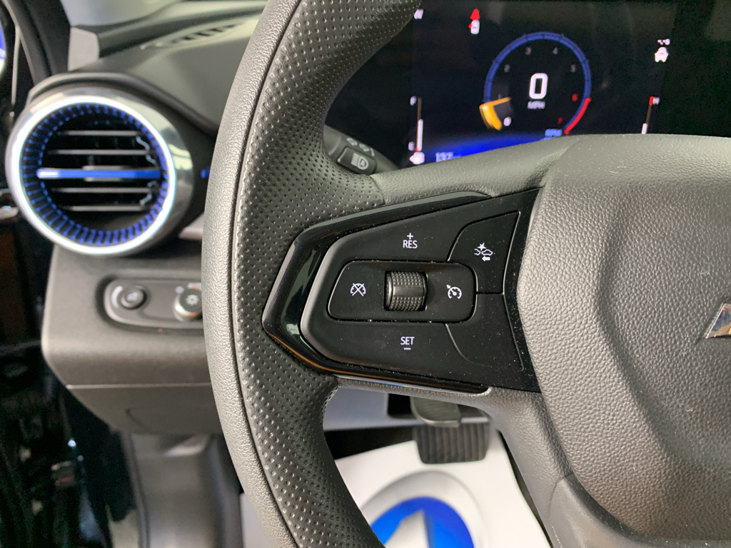 Vehicle photo 18