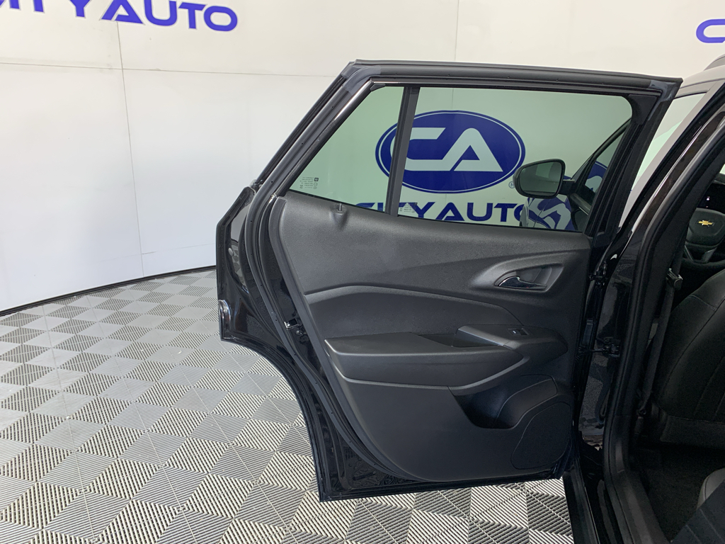 Vehicle photo 29