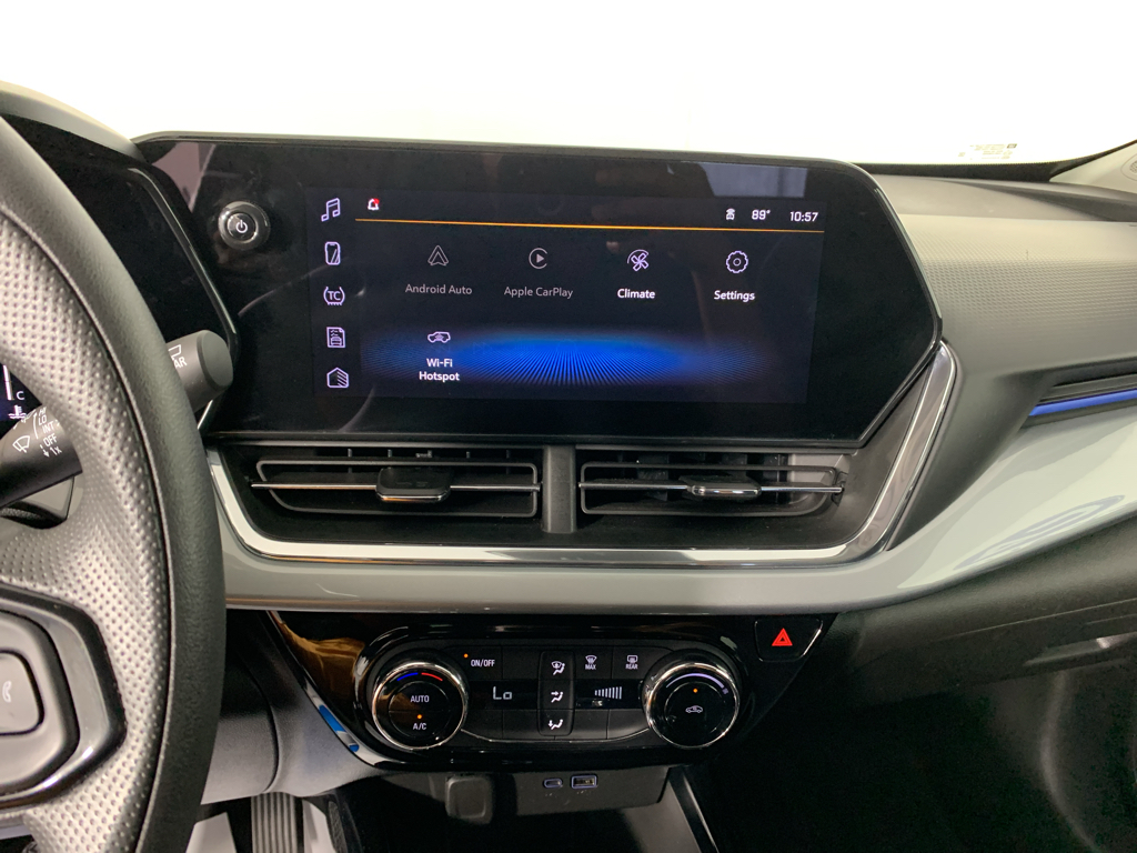 Vehicle photo 25