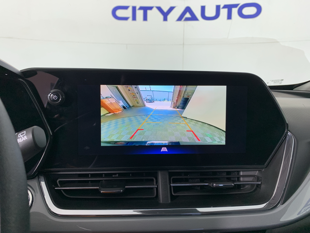 Vehicle photo 26