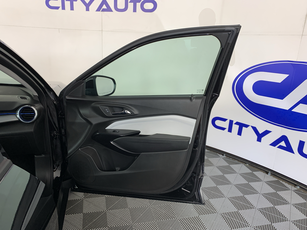 Vehicle photo 38