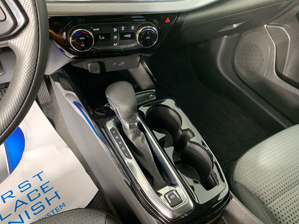 Vehicle photo 24