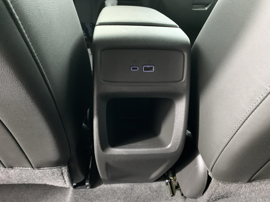 Vehicle photo 32