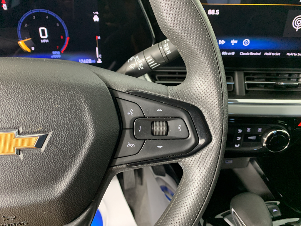 Vehicle photo 19