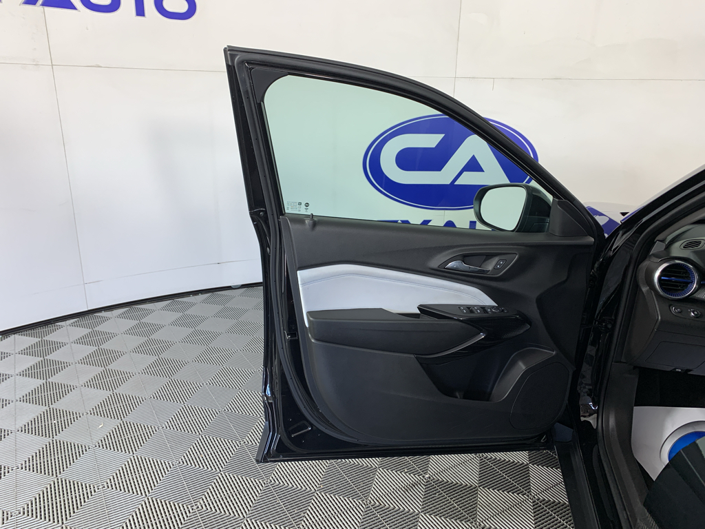 Vehicle photo 13