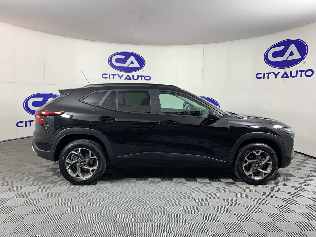 Vehicle photo 2
