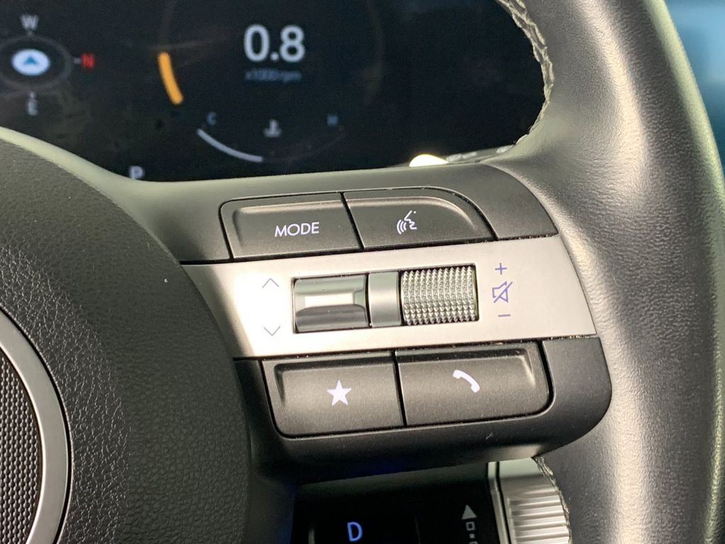 Vehicle photo 19