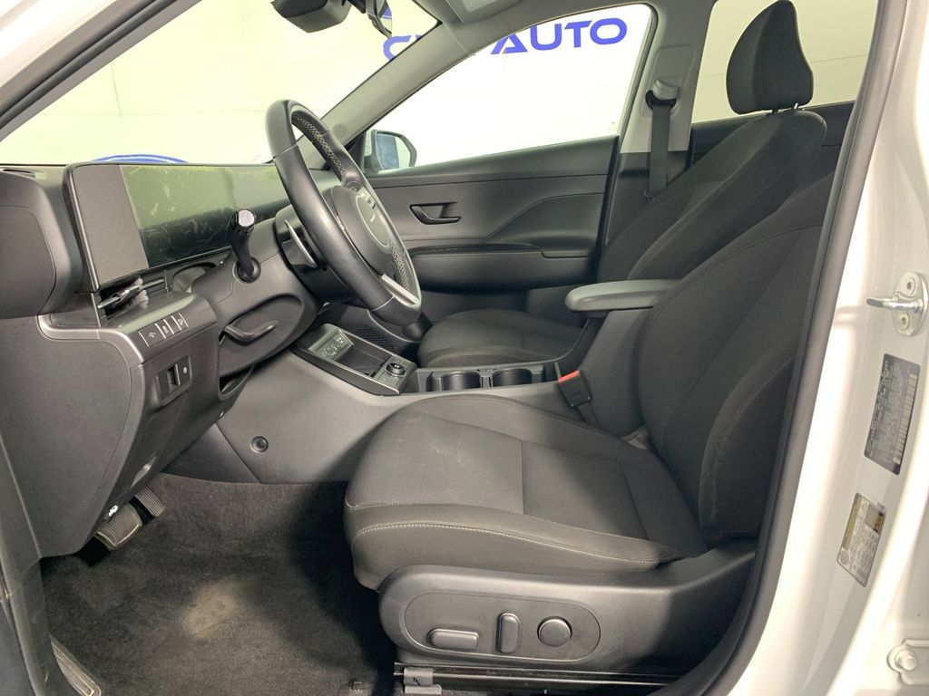 Vehicle photo 15