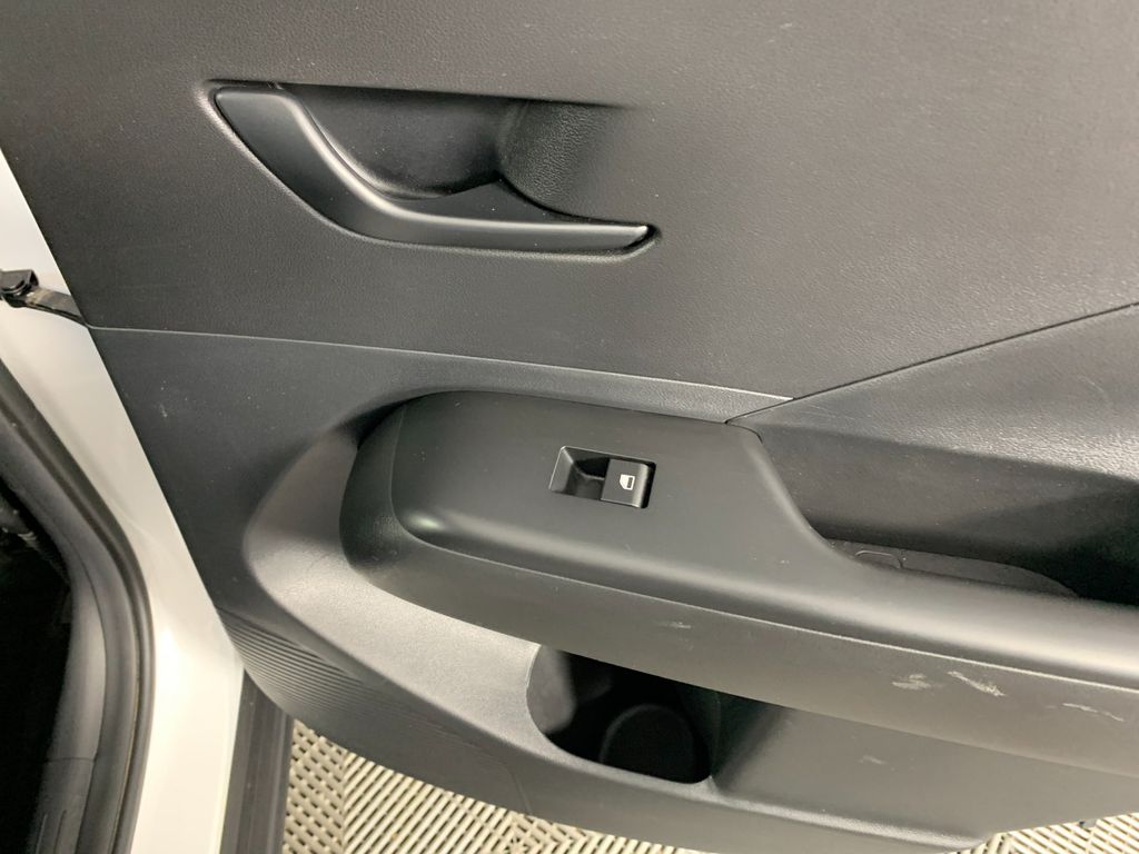 Vehicle photo 37