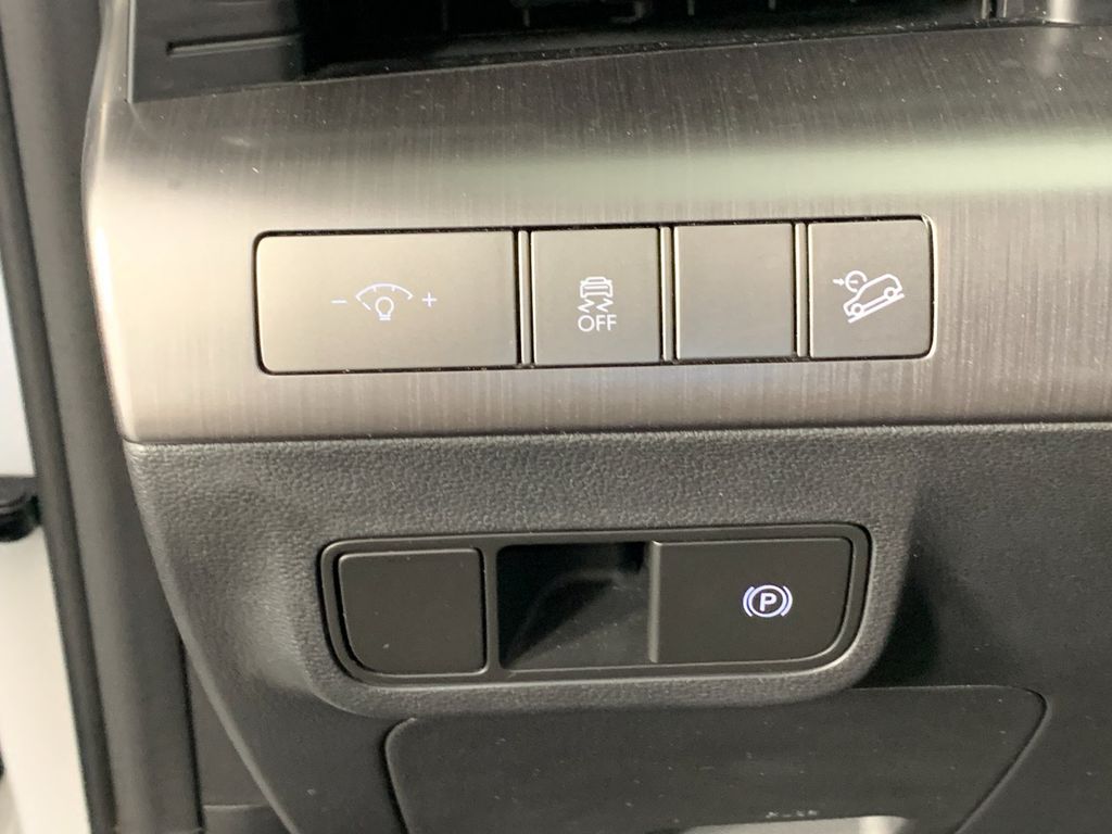 Vehicle photo 16