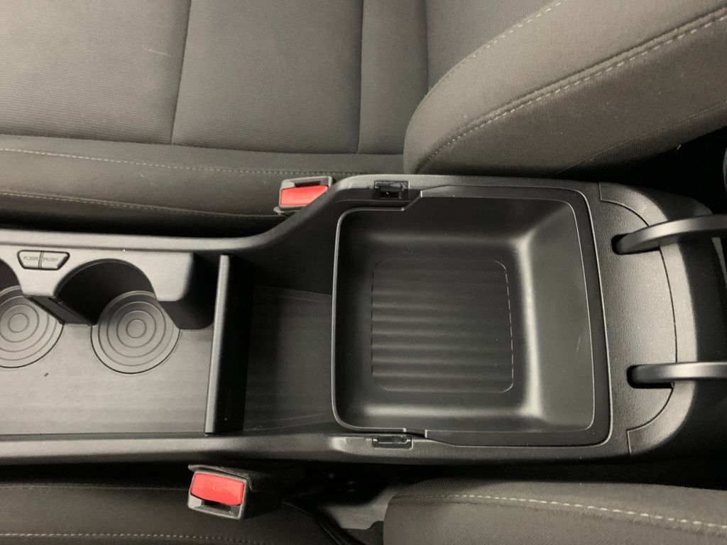 Vehicle photo 29