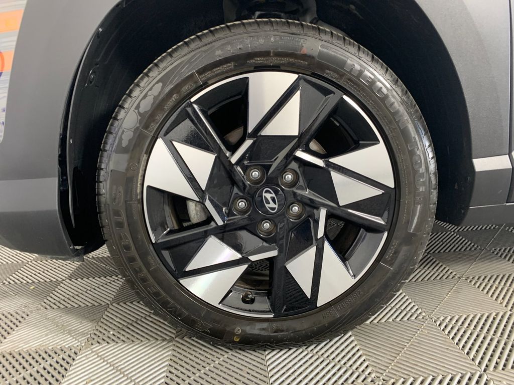 Vehicle photo 11