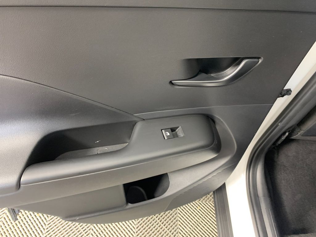 Vehicle photo 31