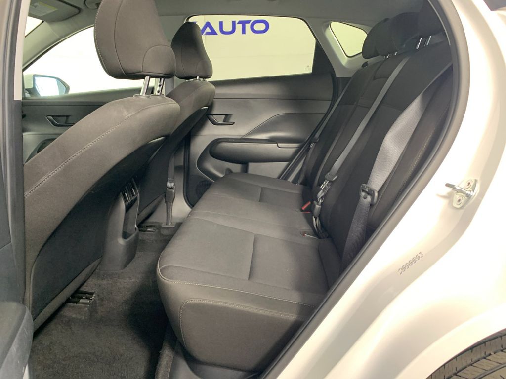 Vehicle photo 32