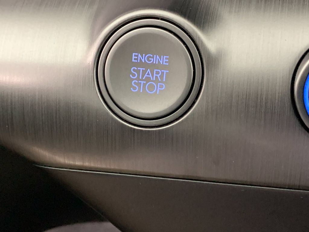 Vehicle photo 17