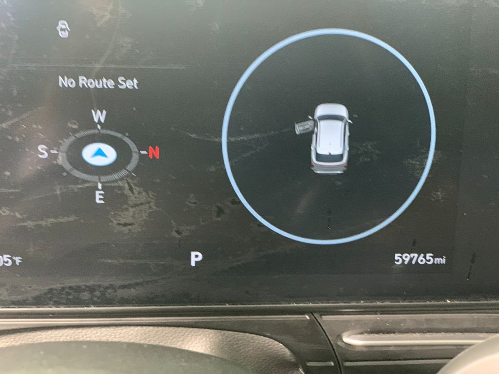 Vehicle photo 23