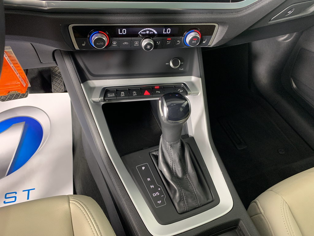 Vehicle photo 24