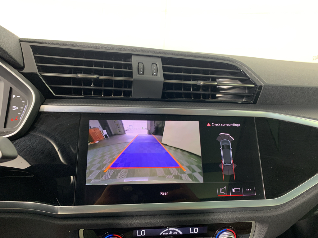 Vehicle photo 26