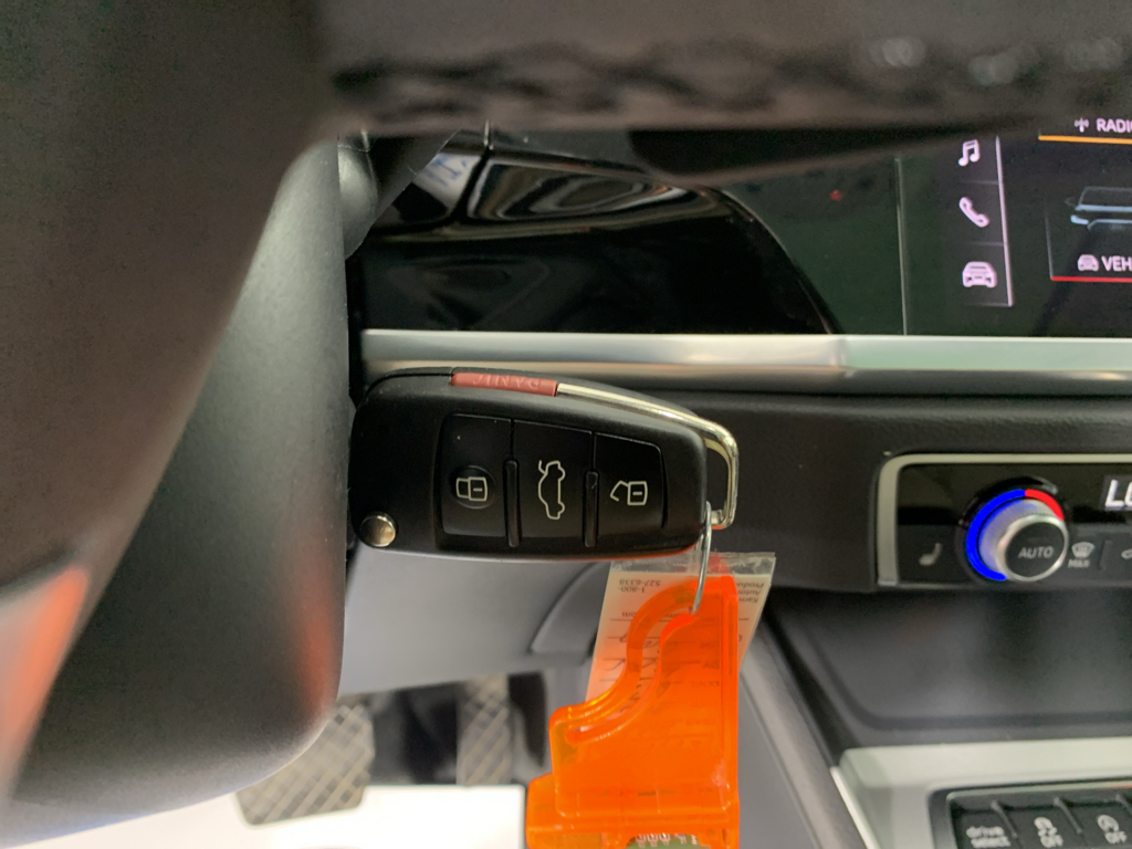 Vehicle photo 17