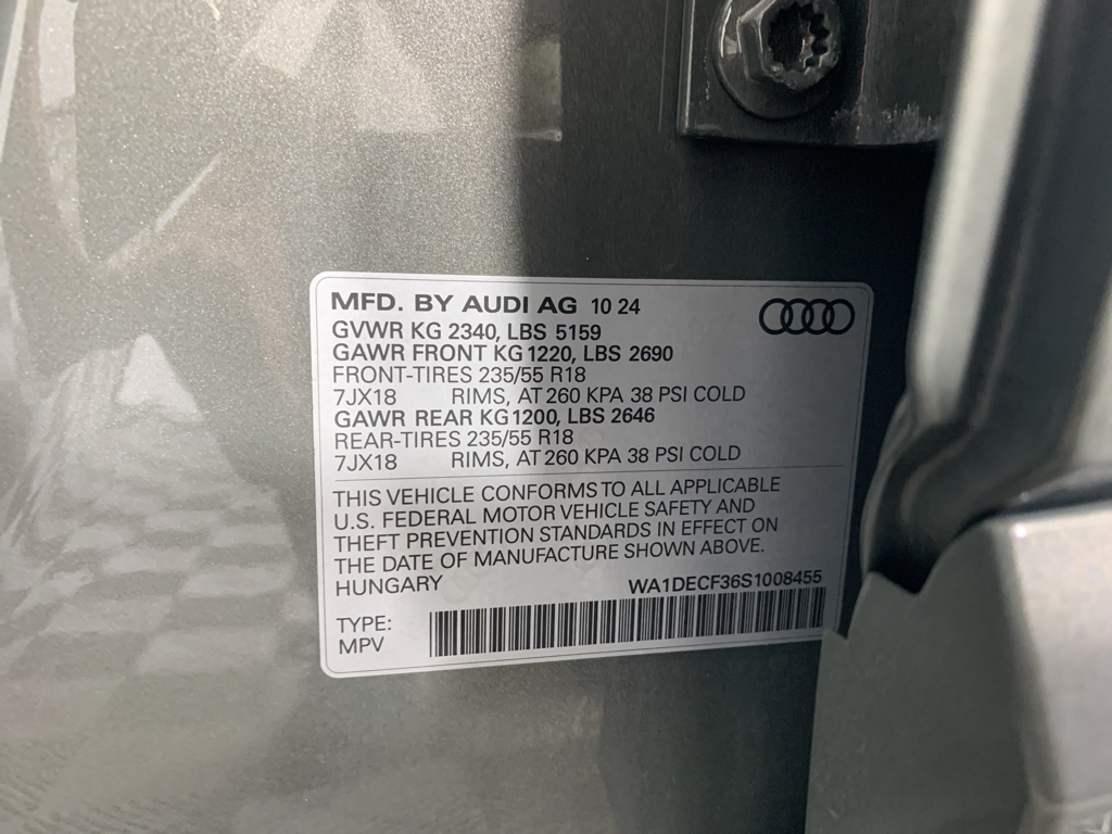 Vehicle photo 12