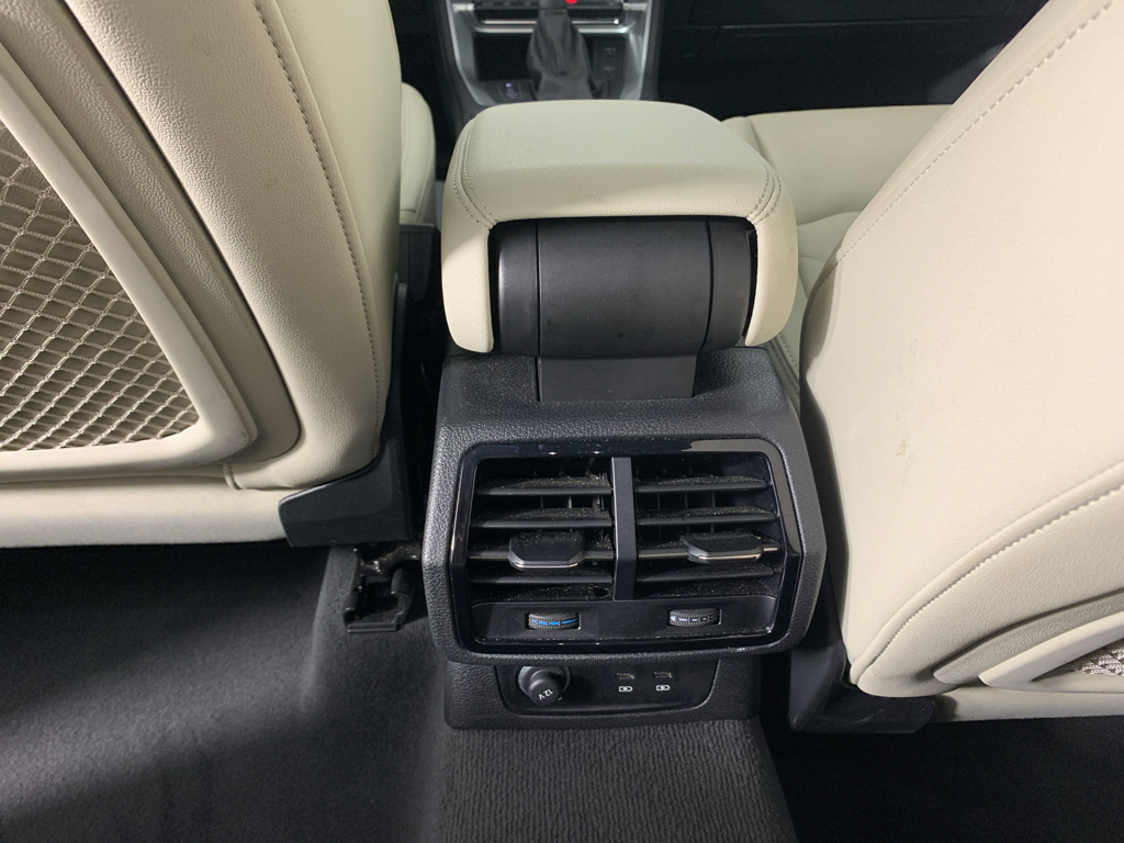 Vehicle photo 33