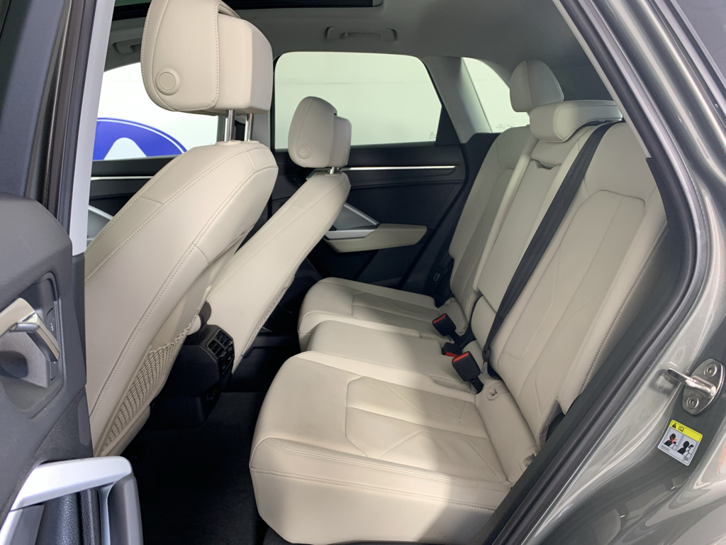 Vehicle photo 32