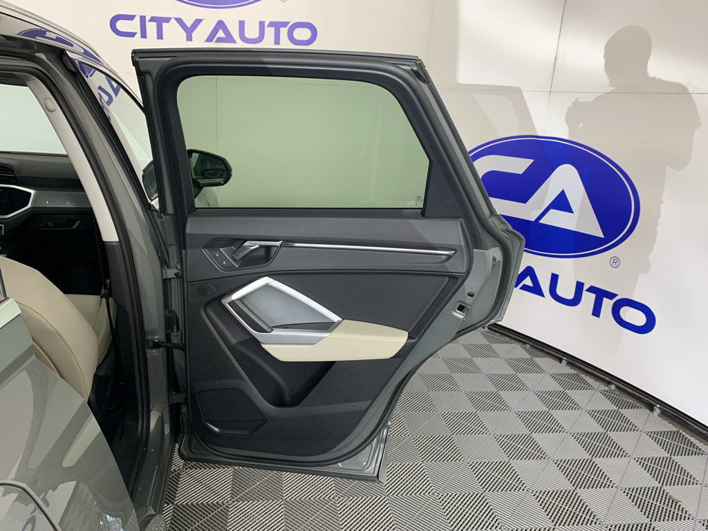 Vehicle photo 36