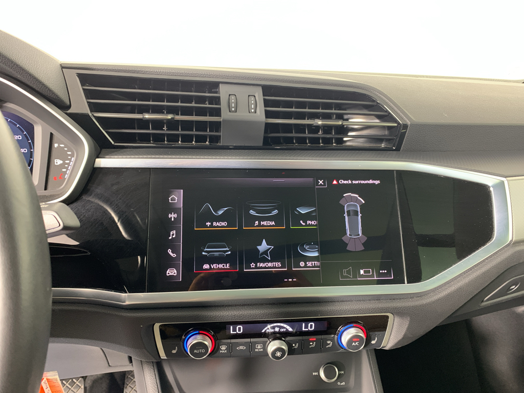 Vehicle photo 25