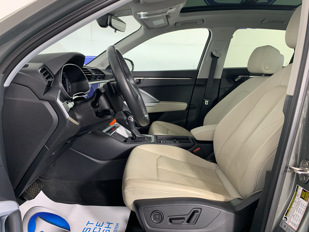 Vehicle photo 15